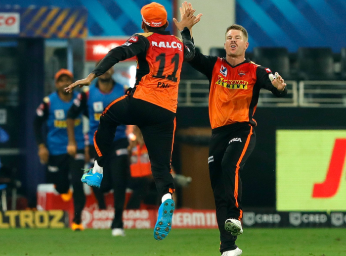 Sunrisers Hyderabad charge into Qualifier 2 after handing a 6-wicket loss to RCB
